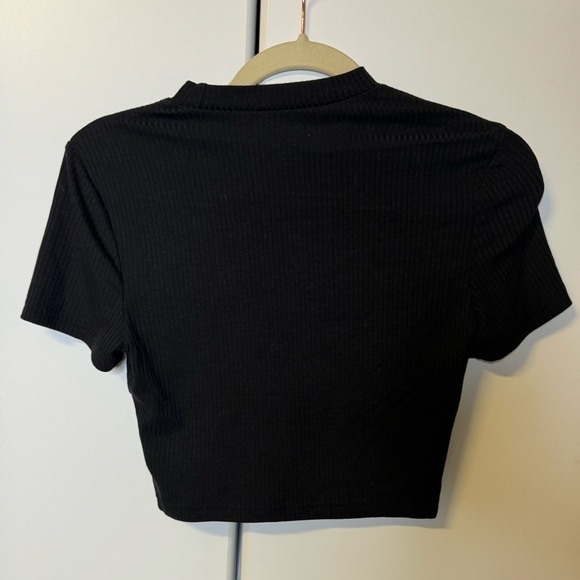 Mock neck crop top​ - Picture 2 of 2